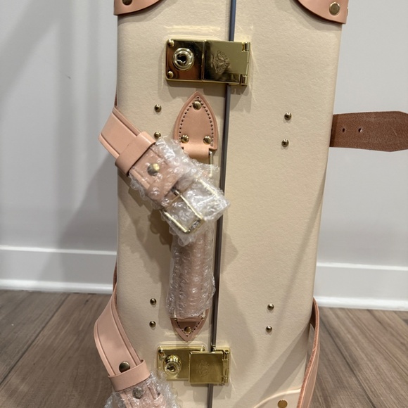 Globe-trotter Luggage- Carry-On - 4 Wheels - Ivory - Picture 5 of 11